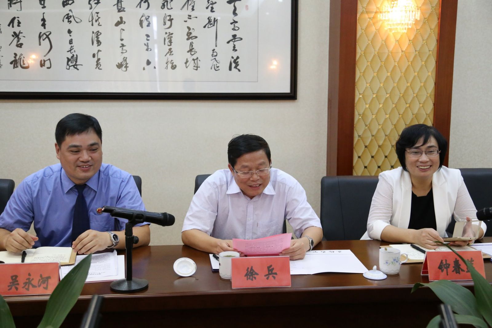 就检察机关如何服务好南康经济社会发展,徐兵提出两点希望.